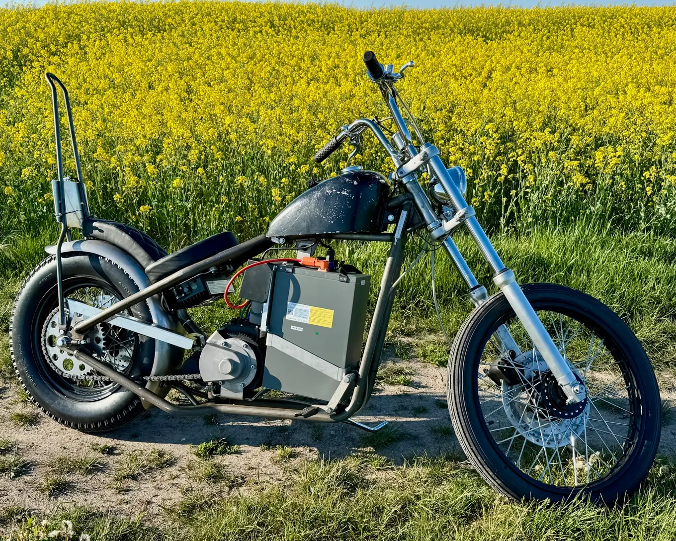 The bike standing at the edge of a rapeseed field in bloom